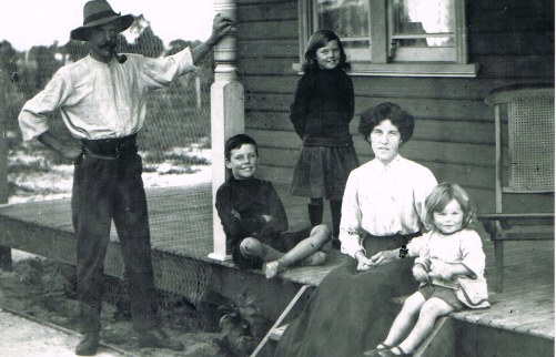 Saint family WA 1913